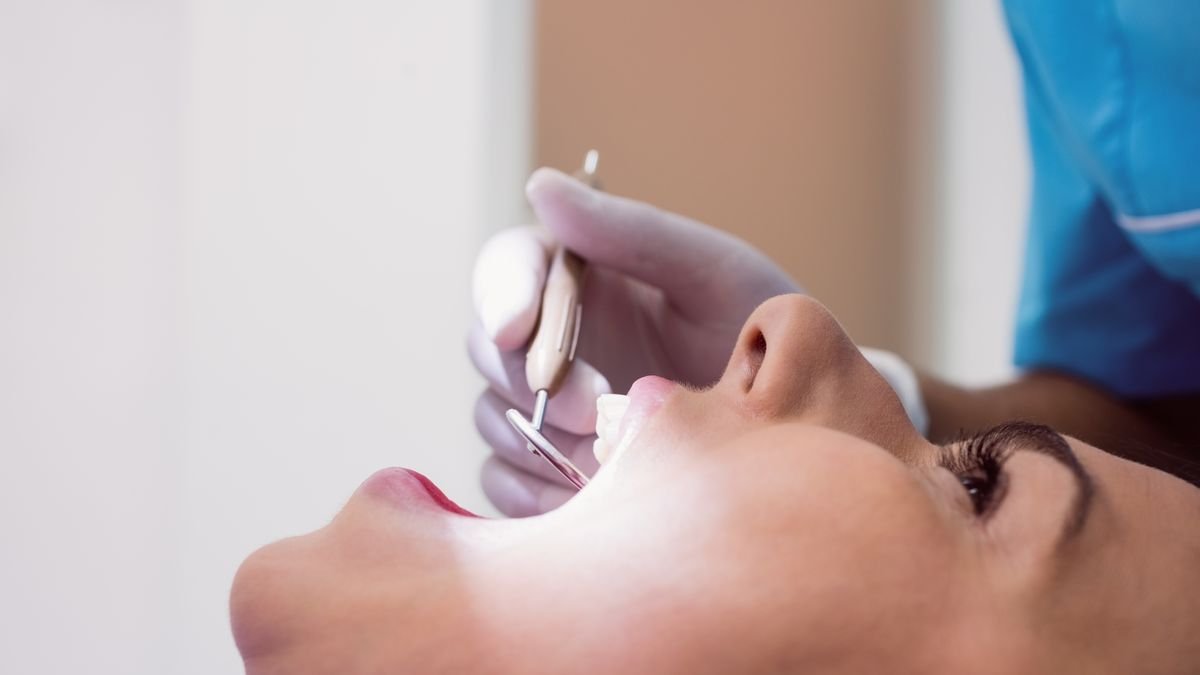 Ağrı vermeyen diş apsesinin klinik muayeneyle değerlendirilmesi