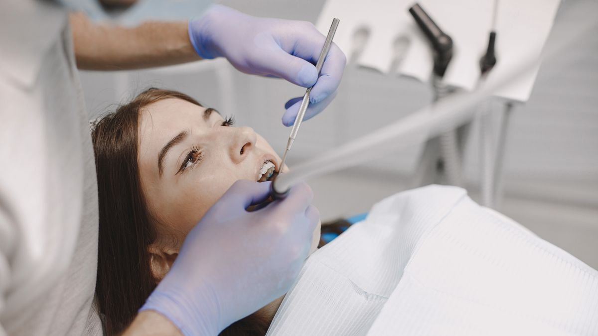 Ortodontik tedavi kontrolünde braket değerlendirmesi
